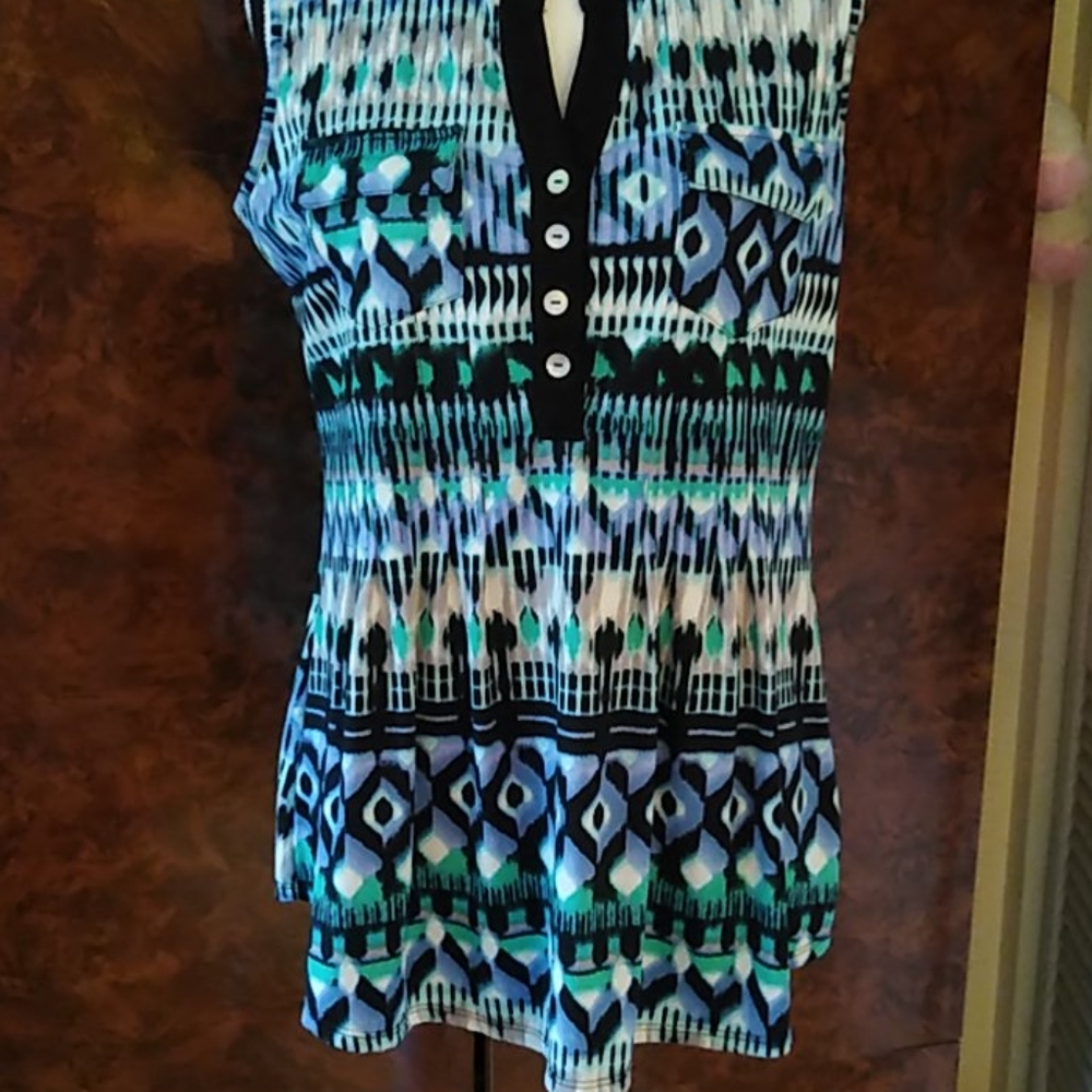 Sleeveless blouse, so figure-flattering.